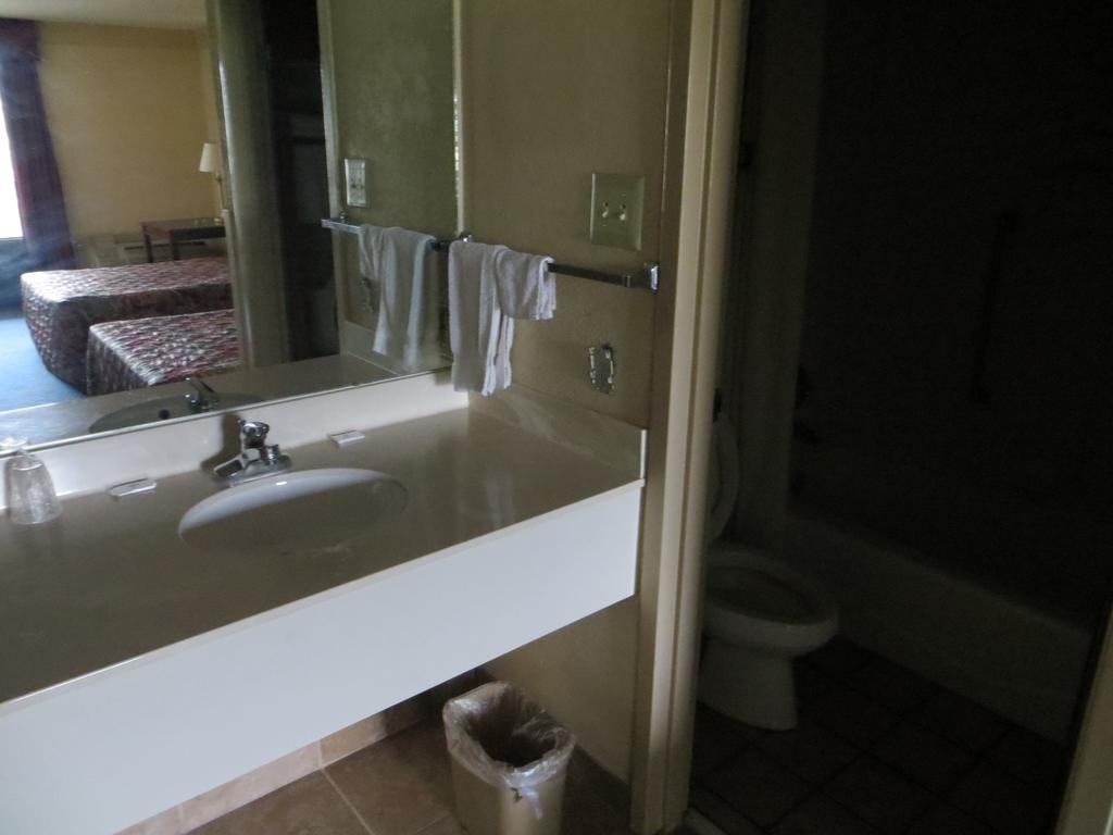 Budgetel Inn & Suites Macon Exteriör bild