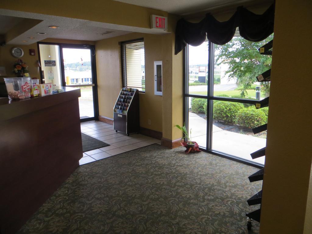 Budgetel Inn & Suites Macon Exteriör bild