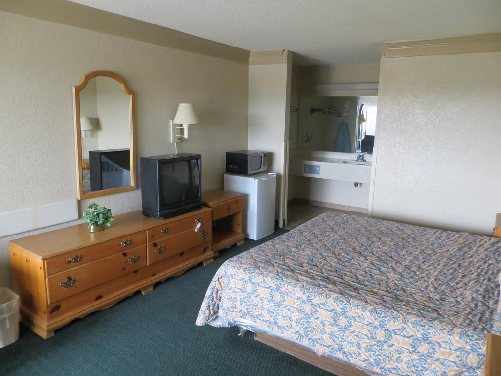 Budgetel Inn & Suites Macon Exteriör bild