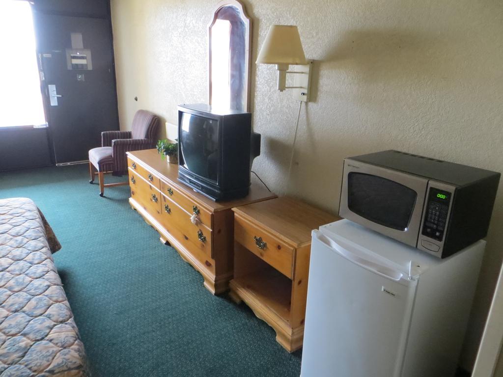Budgetel Inn & Suites Macon Exteriör bild